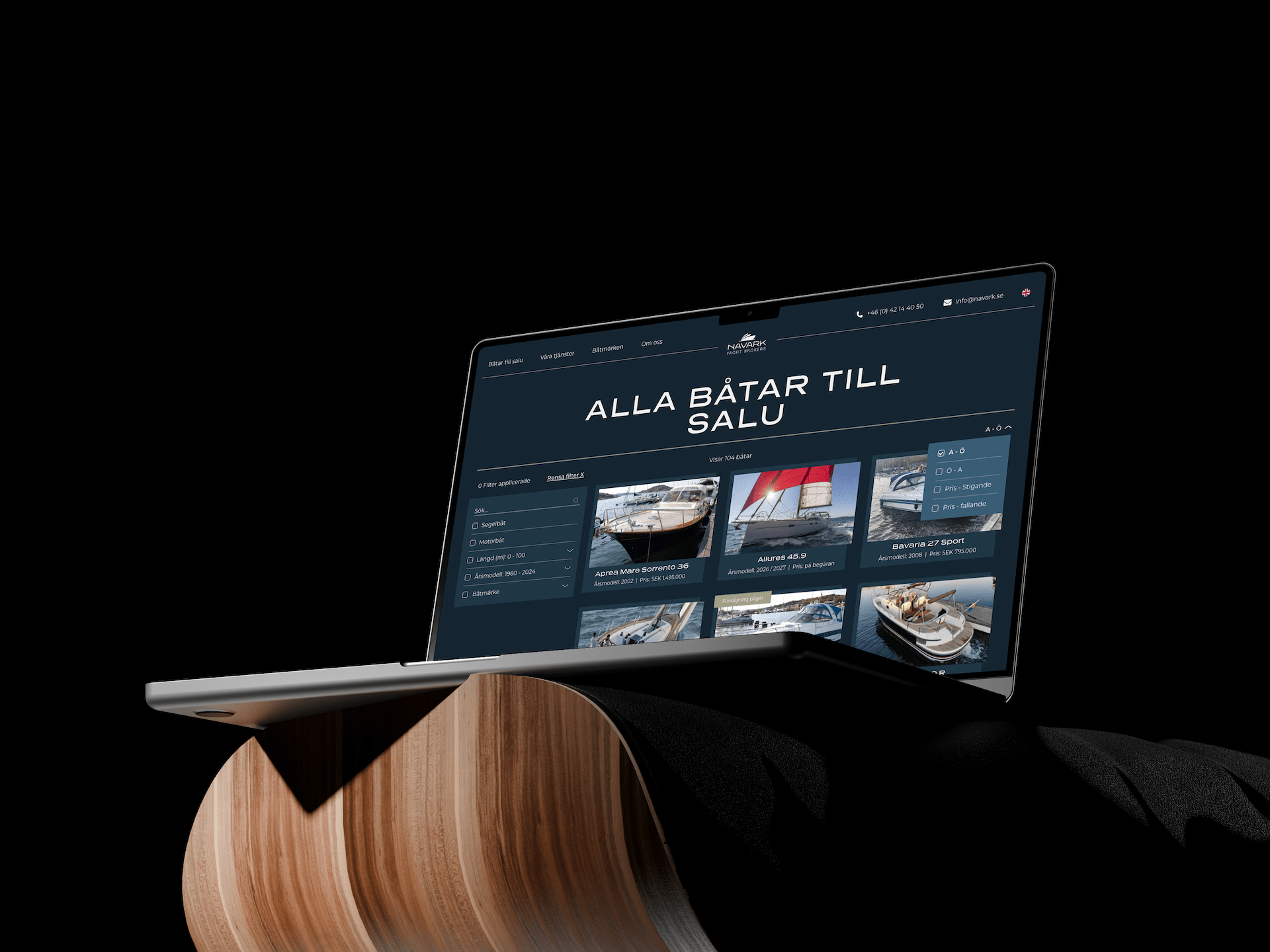 Navark Yacht Brokers på laptop
